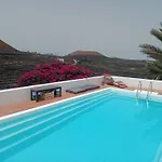 Scenic Views, Heated Pool, Vineyard - Casa Mavi Vila *