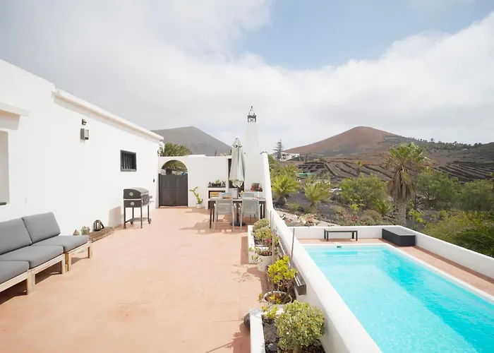 Scenic Views, Heated Pool, Vineyard - Casa Mavi * La Vegueta